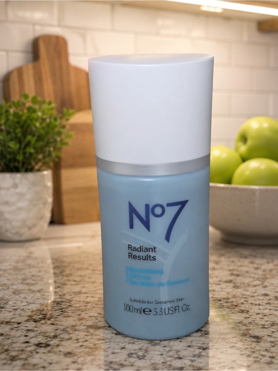 No7 Other - Radiant Results Hydrating Moisturizer - Light Blue